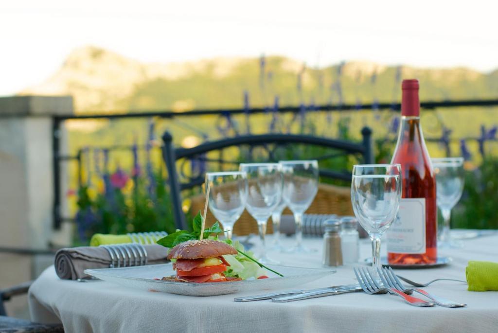 Logis Hotel Restaurant La Porte Des Cevennes Андюз Экстерьер фото